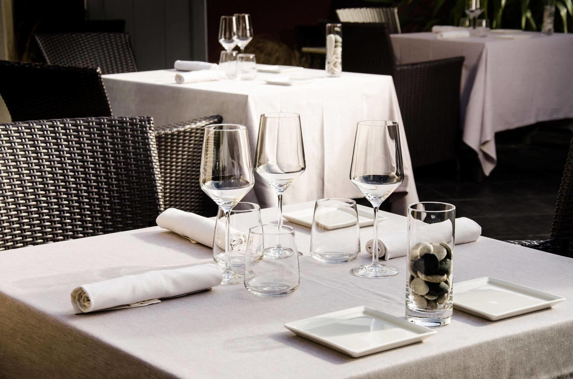 Hotel Restaurant Spa Ivan Vautier Caen Exteriör bild